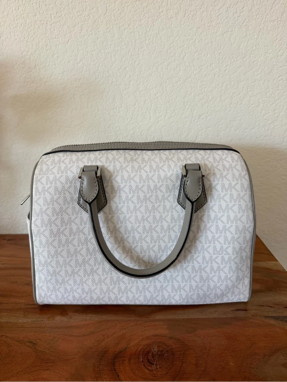 Michael Kors White and Silver Logo Satchel with Matching Wallet - Picture 2 of 8